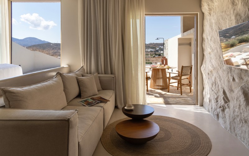 ESCAPE TO OUR SUPERIOR SUITES DESIGNED TO REJUVENATE YOUR SENSES